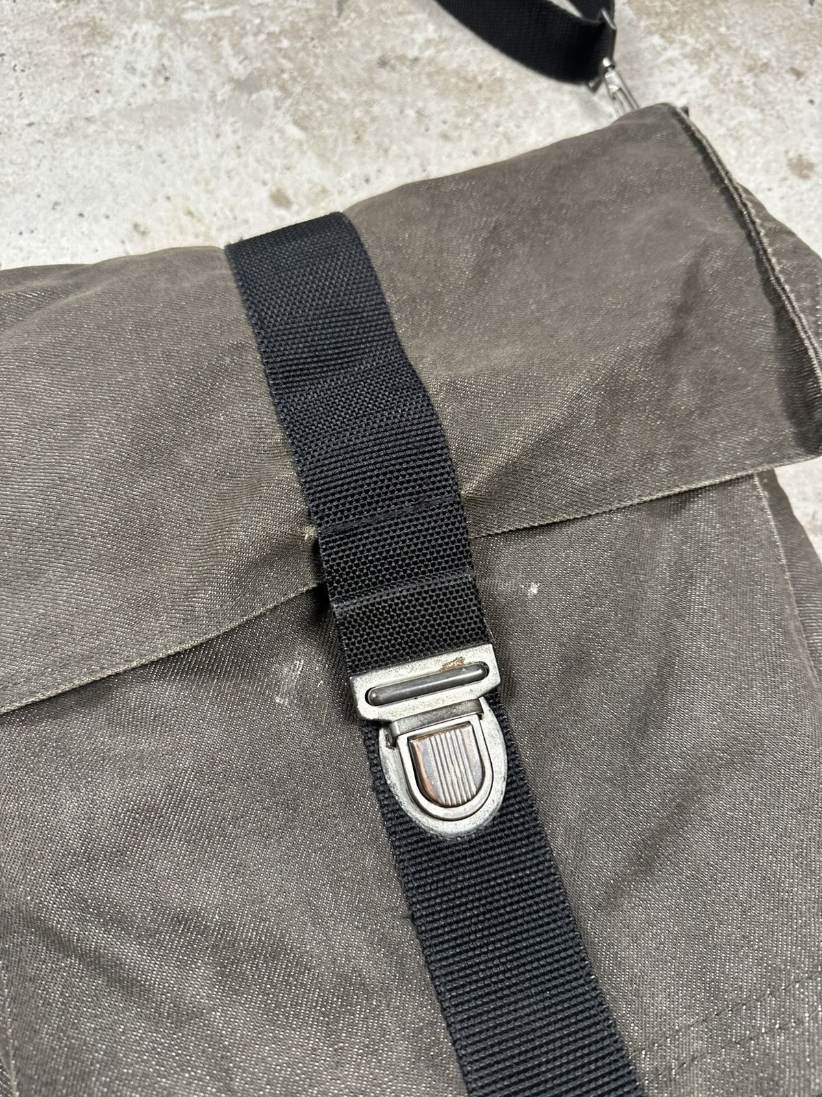 Japanese Brand Vintage Y2K Brown Military Style Messenger Bag Crossbody Size ONE SIZE - 4 Thumbnail