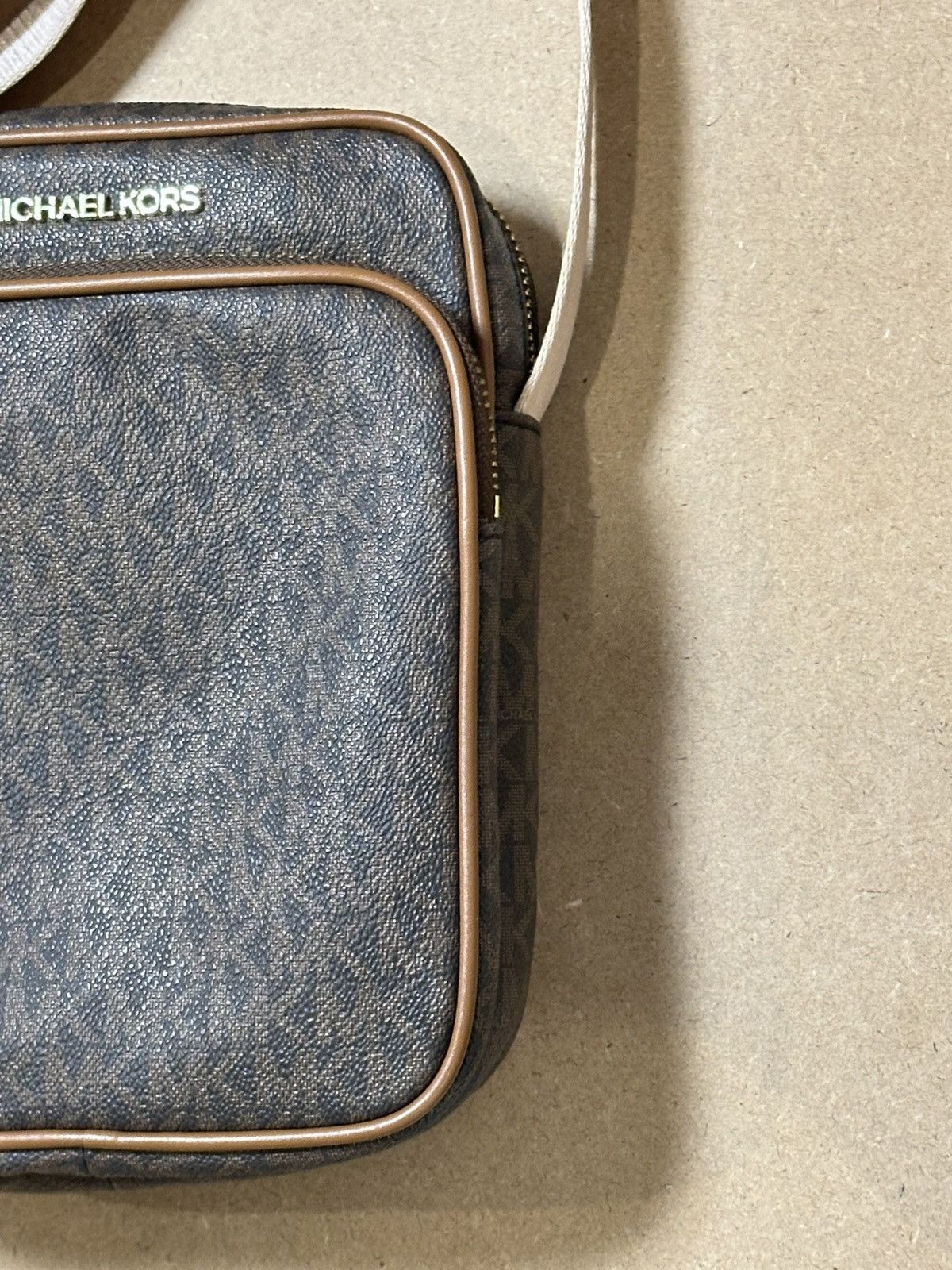 Michael Kors MICHAEL KORS SLING SLING BAG. Size ONE SIZE - 4 Thumbnail