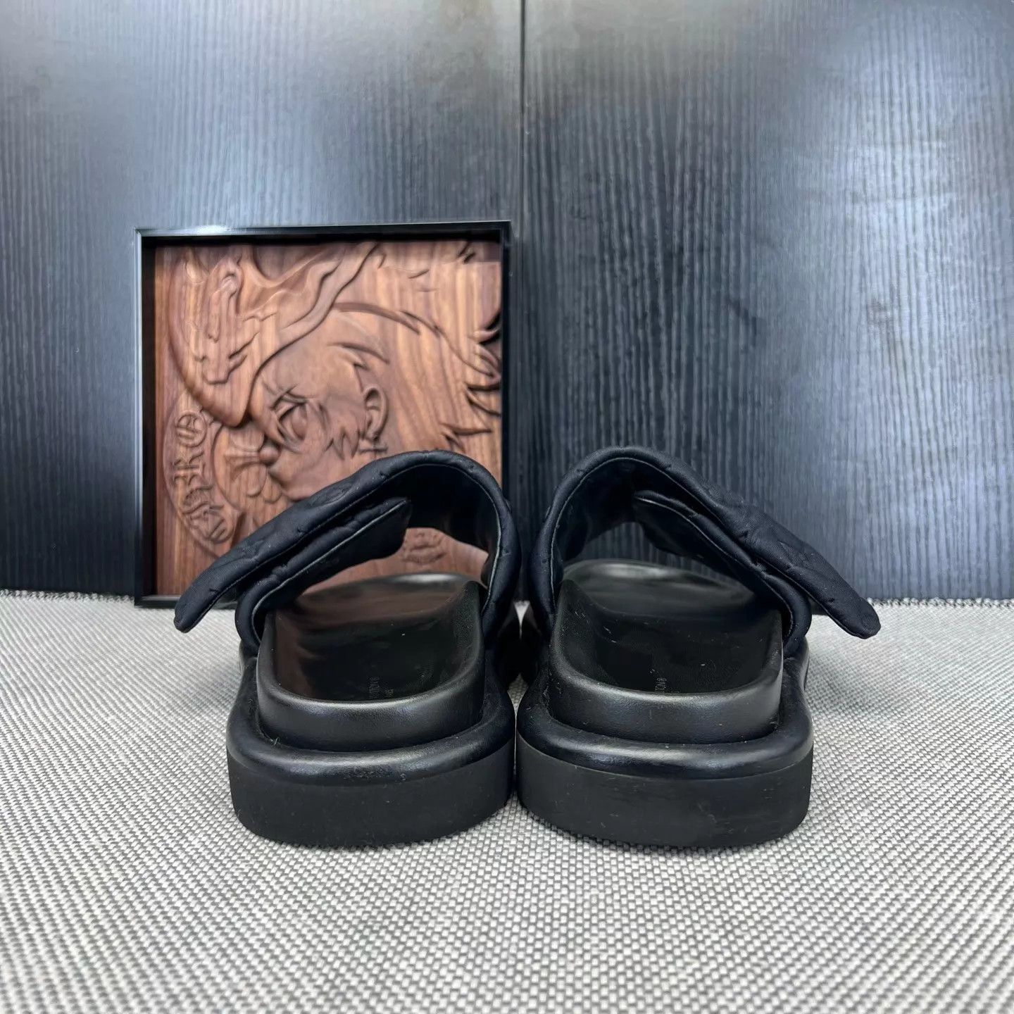 Louis Vuitton LV Pool Pillow Comfort embossed slippers 38, box, worn a few Size US 7.5 / IT 37.5 - 4 Thumbnail