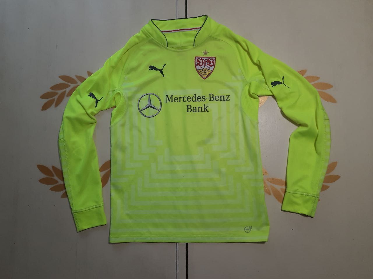 Puma Puma VfB Stuttgart Goalkeeper Jersey.2014-2015 Size US S / EU 44-46 / 1 - 2 Thumbnail