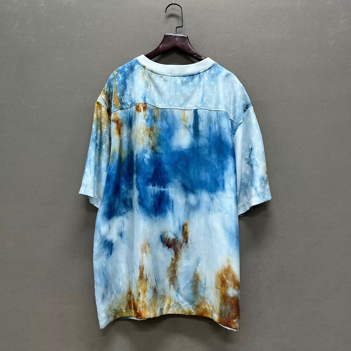 Louis Vuitton LV Tie-Dye Allover Logo Short Sleeve Tee NWT 36 ys002370 Size XS / US 0-2 / IT 36-38 - 2 Thumbnail