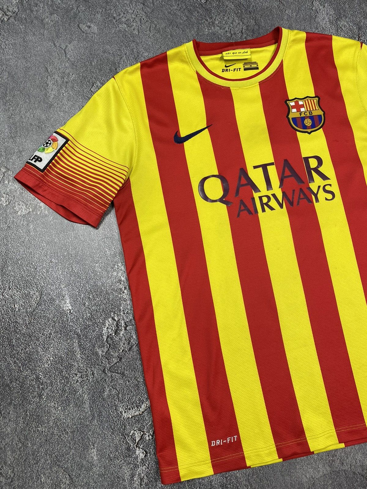 Nike FC Barcelona Nike 2013-2014 Away Jersey Football Kit Soccer Size US M / EU 48-50 / 2 - 3 Thumbnail