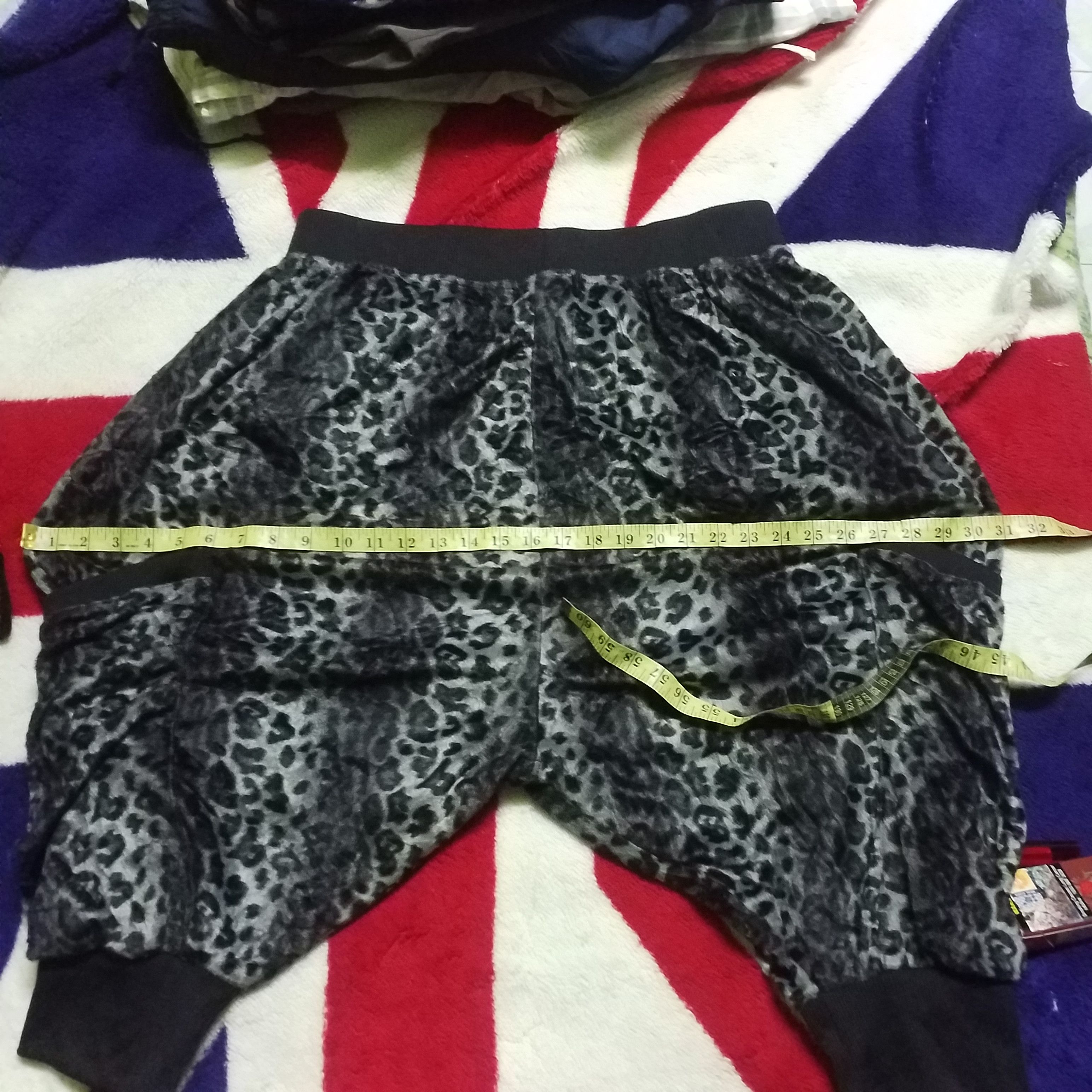 Japanese Brand CLASH AHEAD BALLON SHORT LEOPARD PRINT STYLE Size 40" / US 18 - 4 Thumbnail