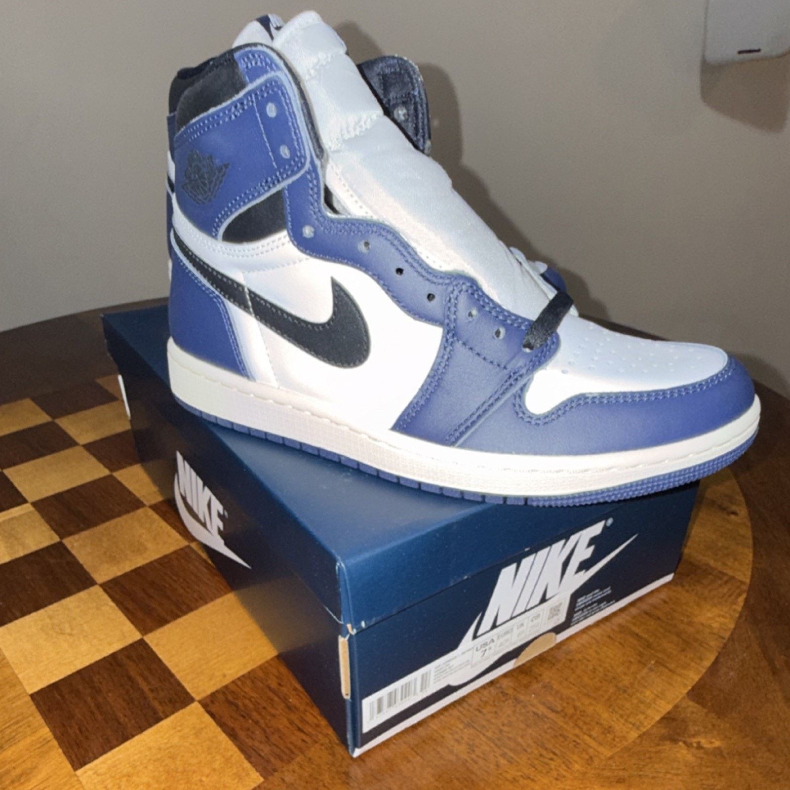 Nike Nike Air Jordan 1 Retro High OG Midnight Navy Size US 7.5 / EU 40-41 - 2 Thumbnail
