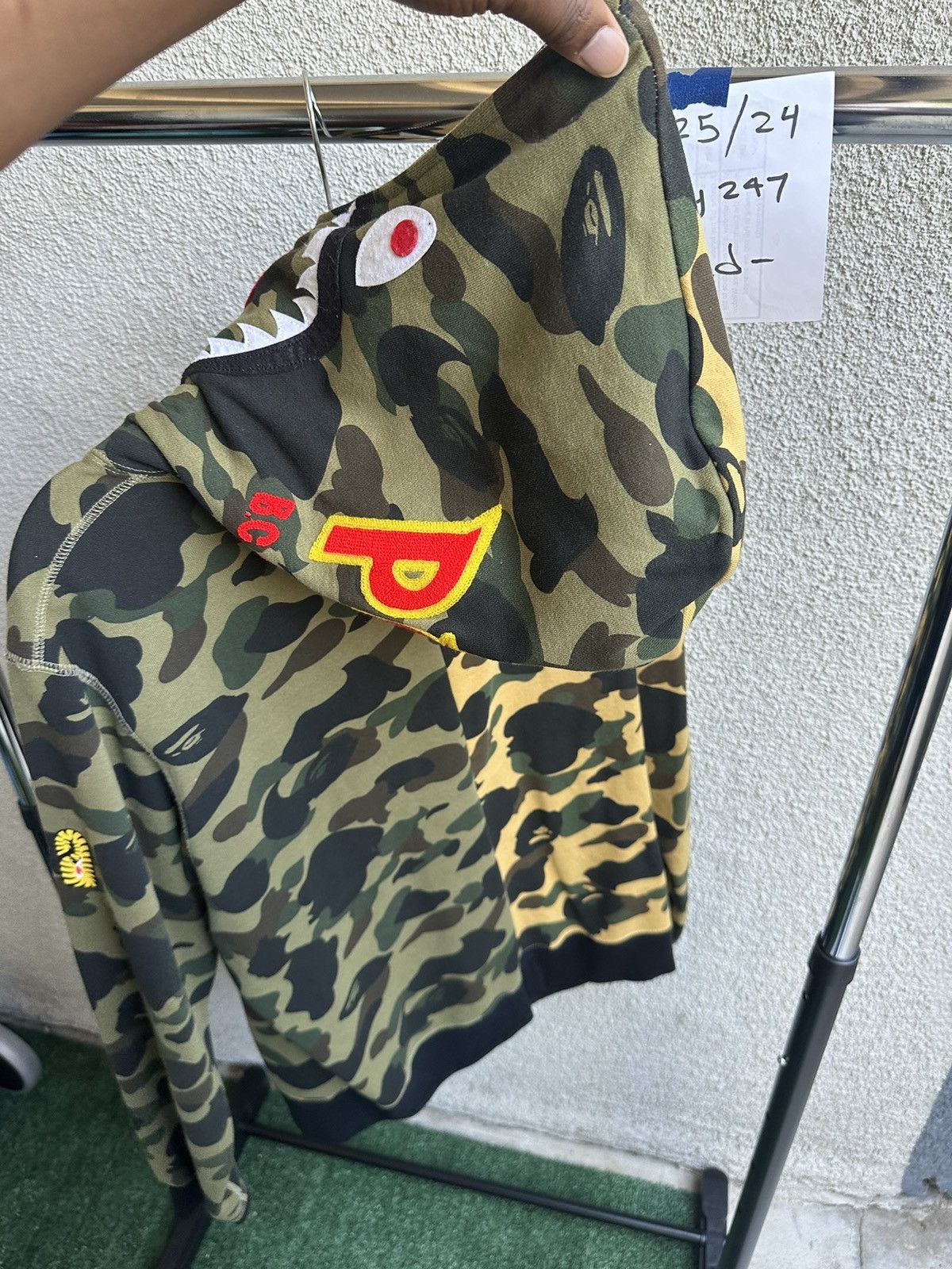 Bape **BAPE Split Camo Shark Hoodie** Size US XXL / EU 58 / 5 - 2 Thumbnail