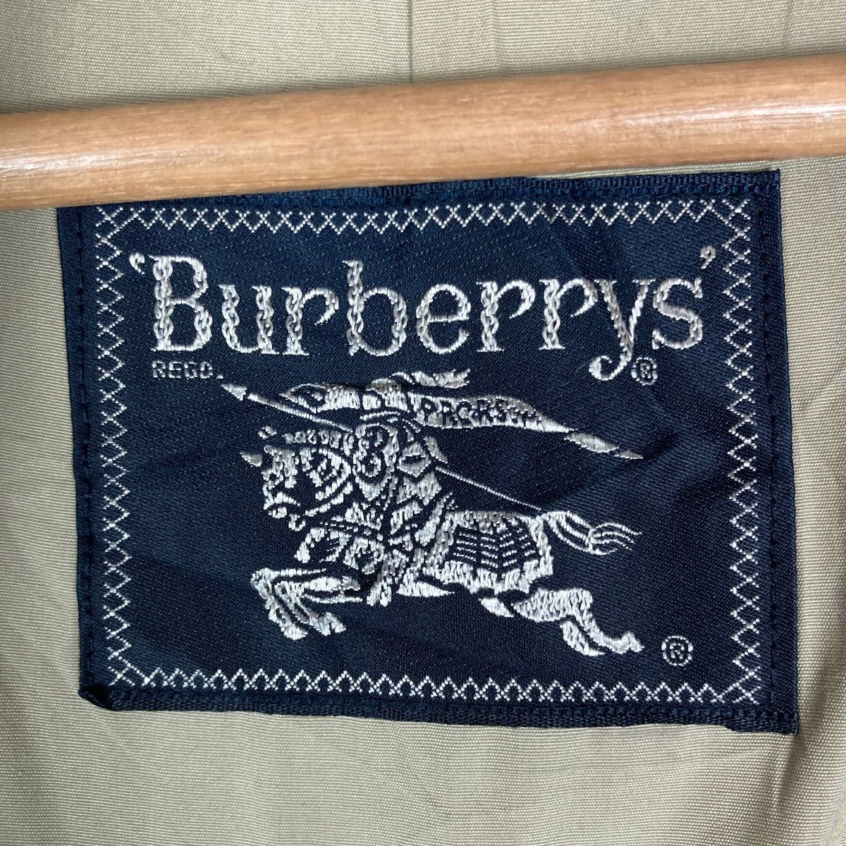 Burberry Burberrys’ Hidden Flat Button Trench Coat Long Jacket Size US M / EU 48-50 / 2 - 6 Thumbnail