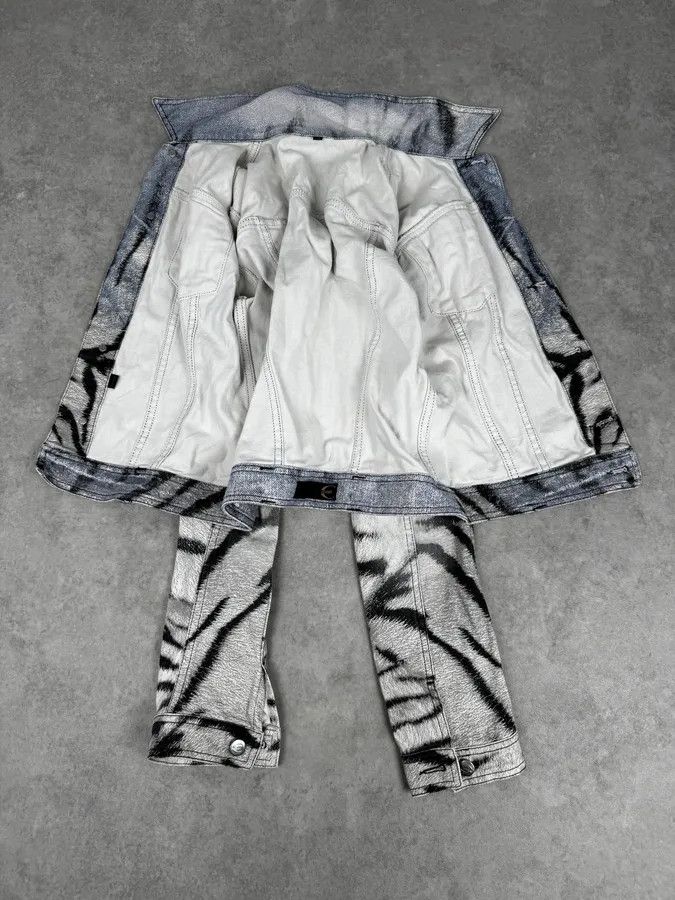 Roberto Cavalli SS2002 Cavalli Blue & White Zebra Savage Denim Jacket Size S / US 4 / IT 40 - 7 Thumbnail