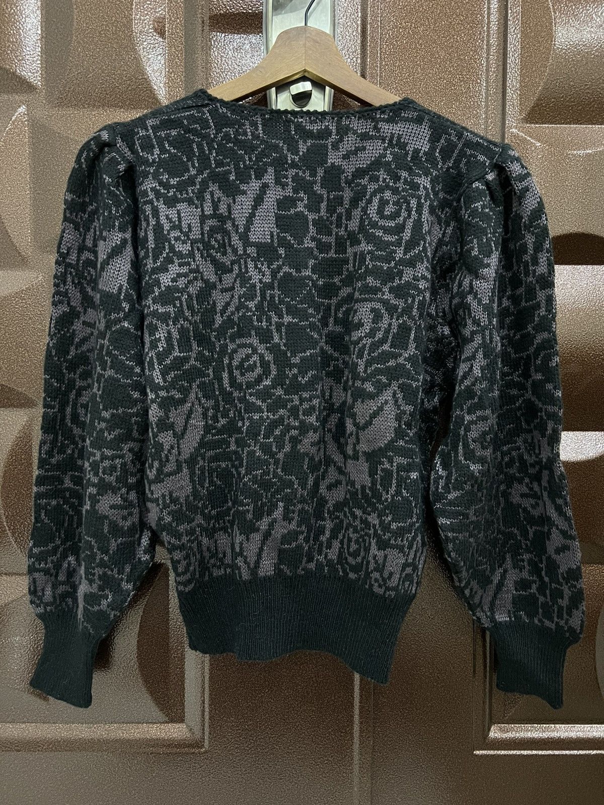 Japanese Brand Vintage Black Rose Grunge Aesthetic Button Up Knit Cardigan Size M / US 6-8 / IT 42-44 - 4 Thumbnail