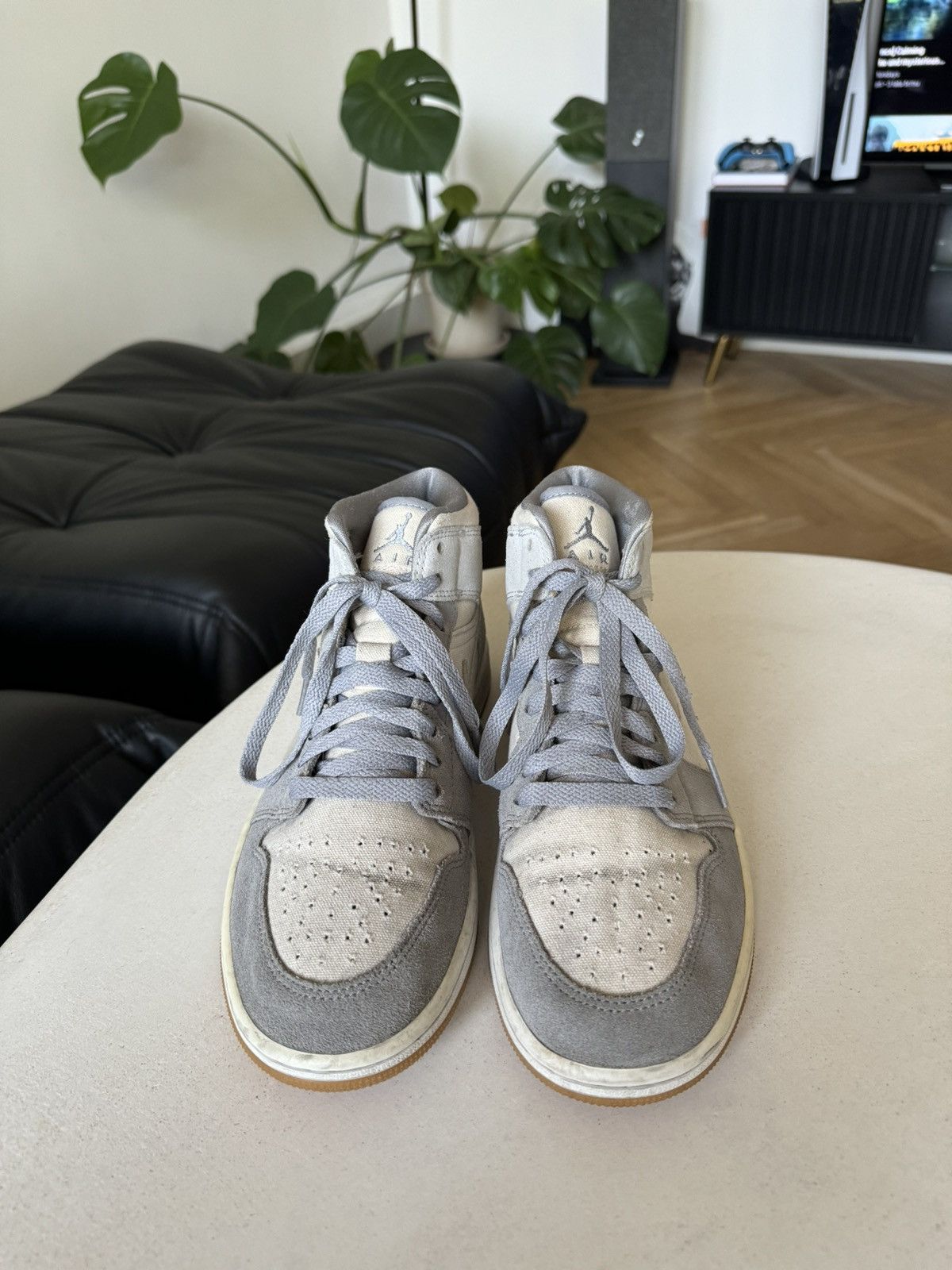 Jordan Brand Nike Air Jordan 1 Mid Coconut Milk Particle Grey Streetwear Size US 7.5 / IT 37.5 - 2 Thumbnail