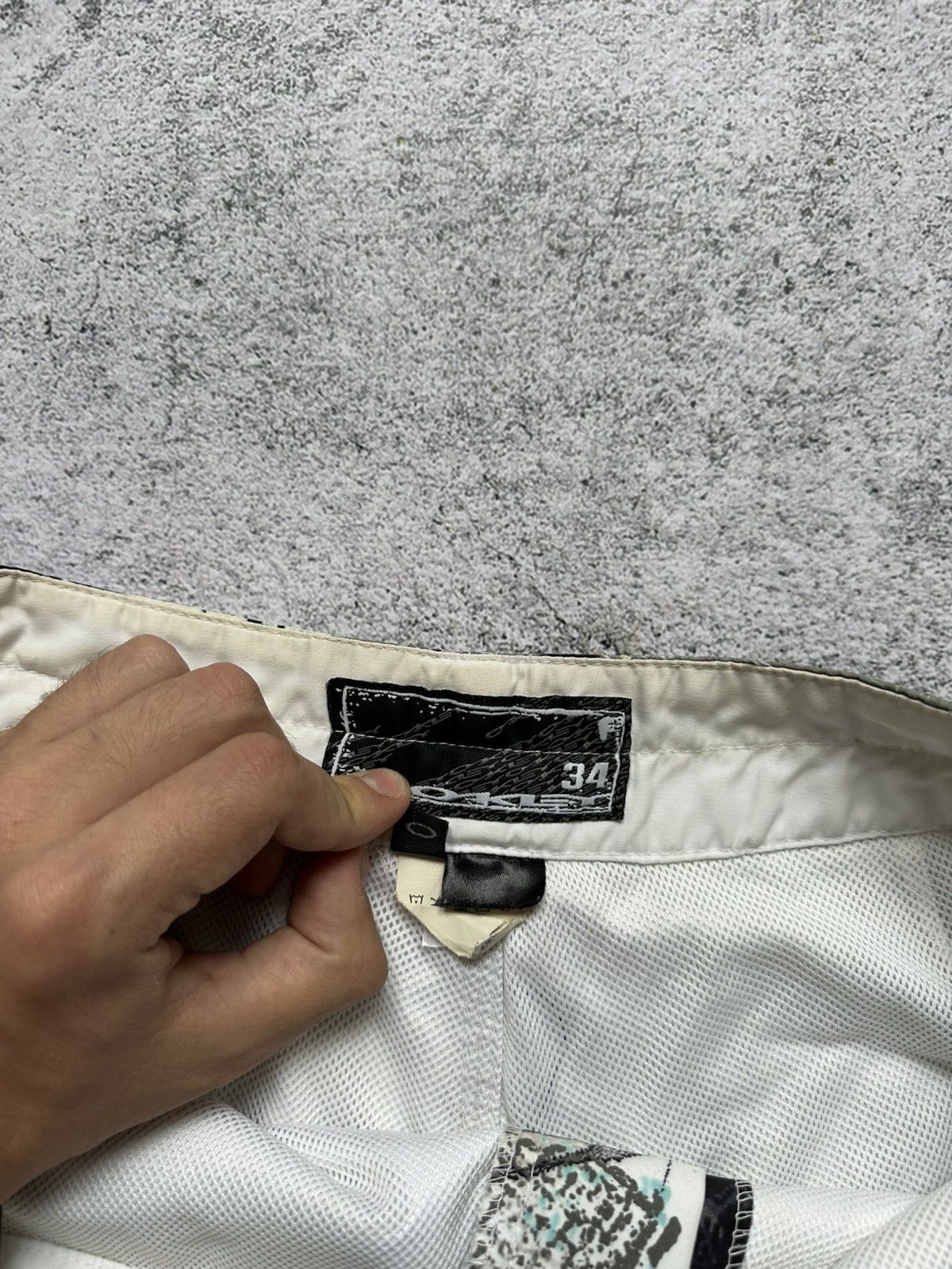 Oakley Vintage Oakley Shorts Mens 34 Size Y2K Fit Logo Size US 34 / EU 50 - 11 Thumbnail