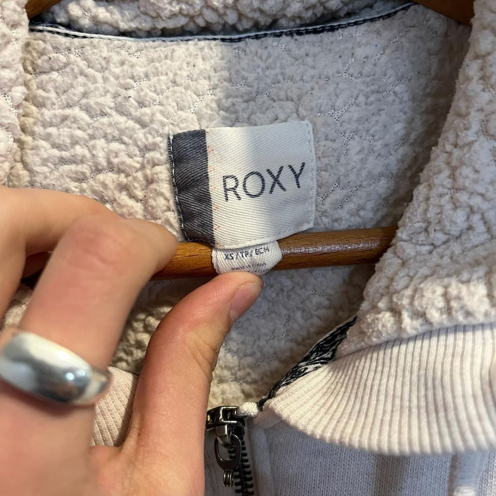 Vintage vintage 2000s tight cream roxy zip up fur hoodie Size US XS / EU 42 / 0 - 3 Thumbnail