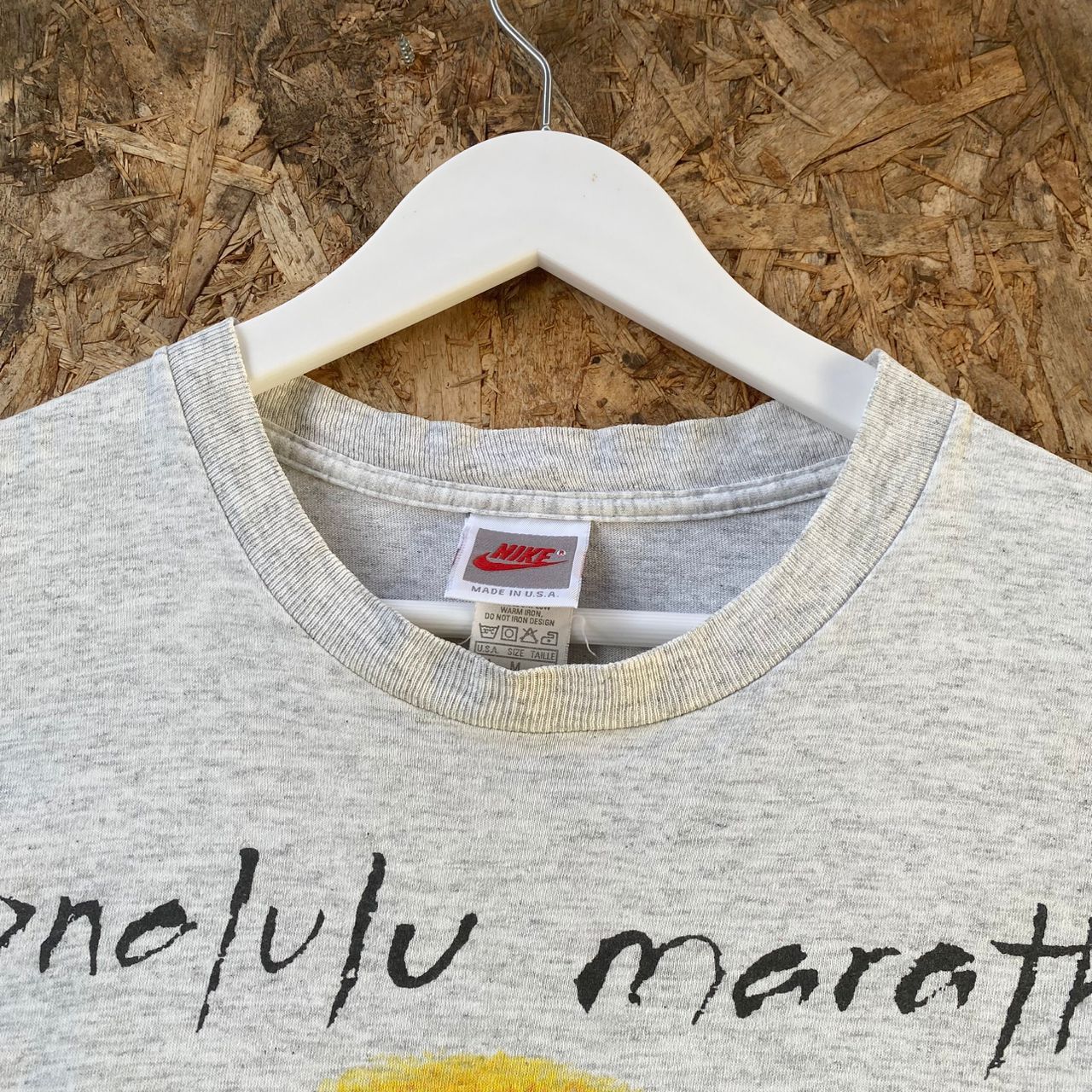 Nike Vintage 90s Nike Marathon Honolulu Finisher 1993 Tshirt Size US L / EU 52-54 / 3 - 9 Thumbnail