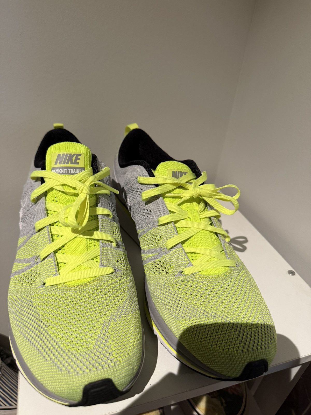 Nike Nike Flyknit Trainer Volt White sz 9 Size US 9 / EU 42 - 2 Thumbnail