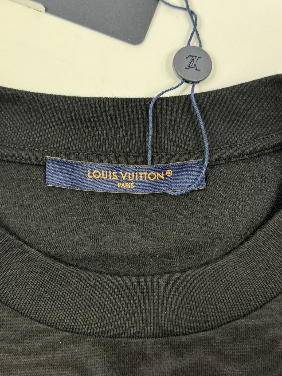 Louis Vuitton VUITTON MOTEL GRAPHIC PRINT T-SHIRT 1AFXNI Size US XL / EU 56 / 4 - 6 Thumbnail