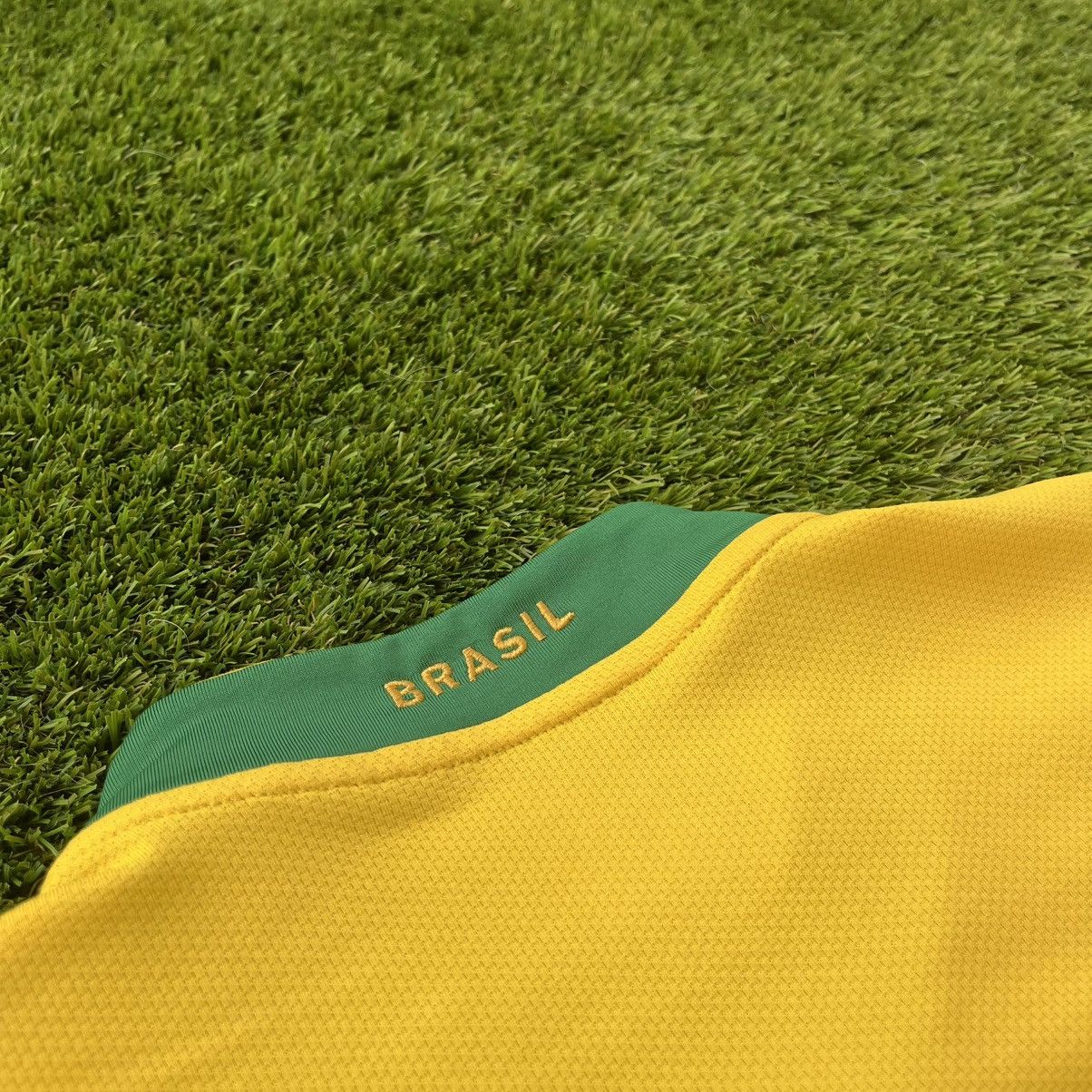 Nike Vintage Nike Brazil 2006 Football Jersey Ronaldo Era Shirt Size US XL / EU 56 / 4 - 15 Thumbnail