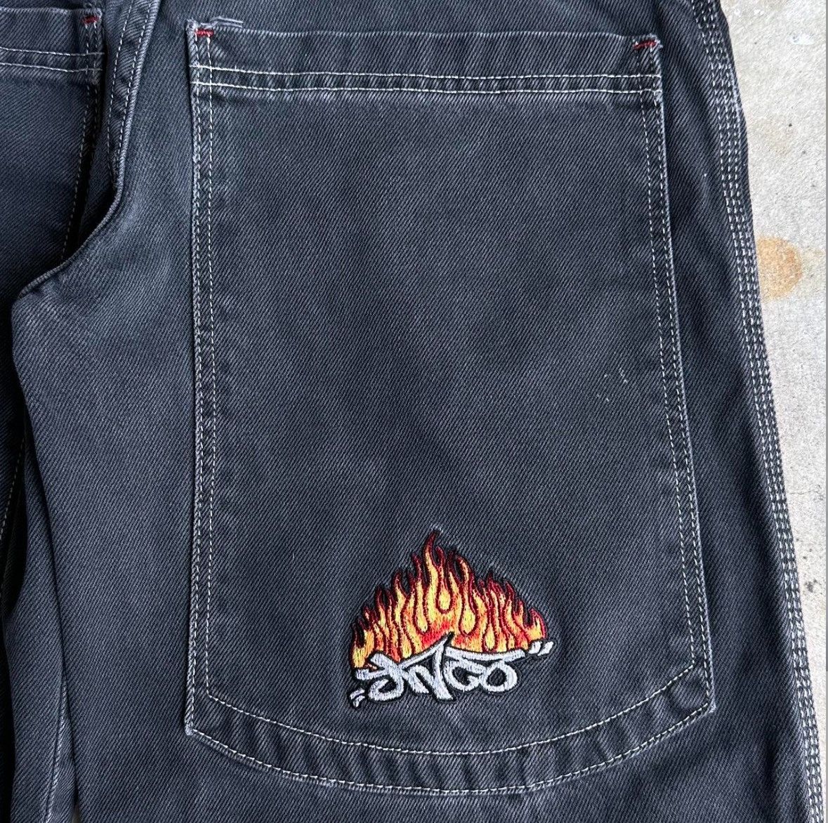 JNCO ultra rare 90s ‘Flame JNCO Patch Jeans distressed Grail pair Size US 28 / EU 44 - 2 Thumbnail
