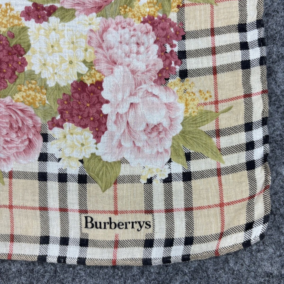 Burberry × Vintage Handkerchief # E034 # Bandana # Neckerchief Size ONE SIZE - 2 Thumbnail