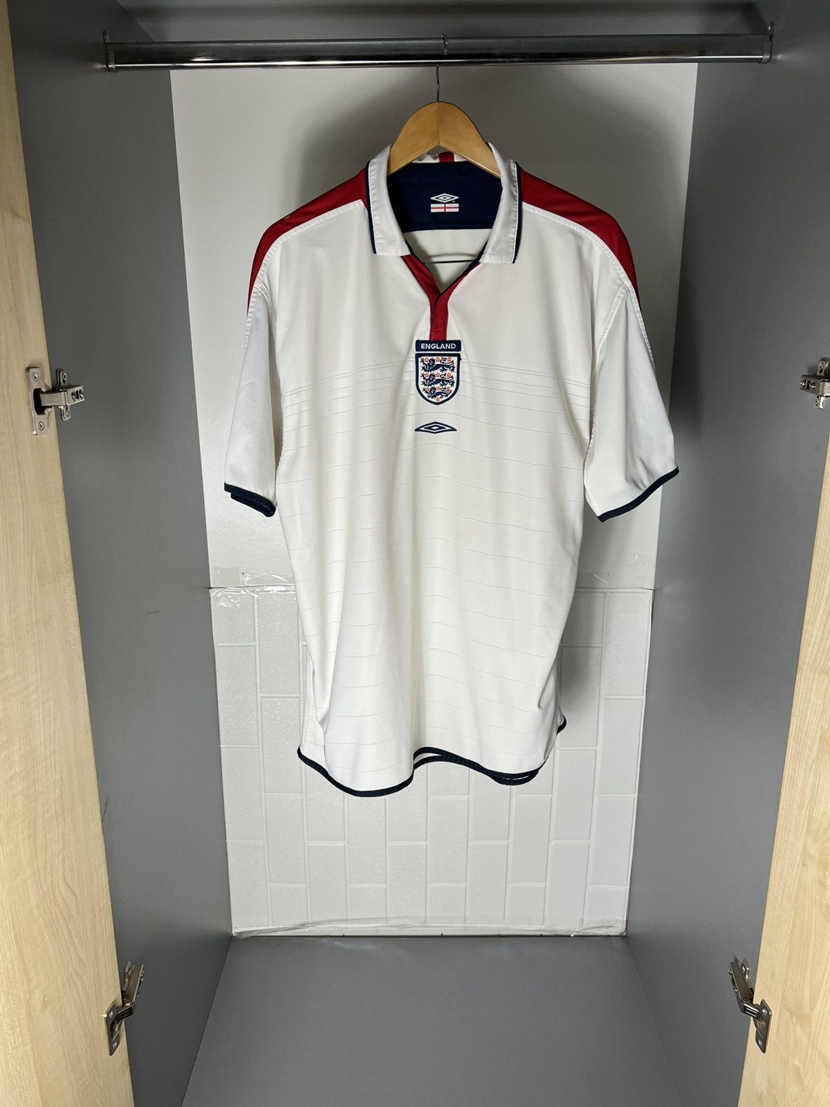 Umbro VINTAGE UMBRO ENGLAND RETRO SOCCER JERSEY MANCHESTER Y2K 90s Size US XXL / EU 58 / 5 - 9 Thumbnail