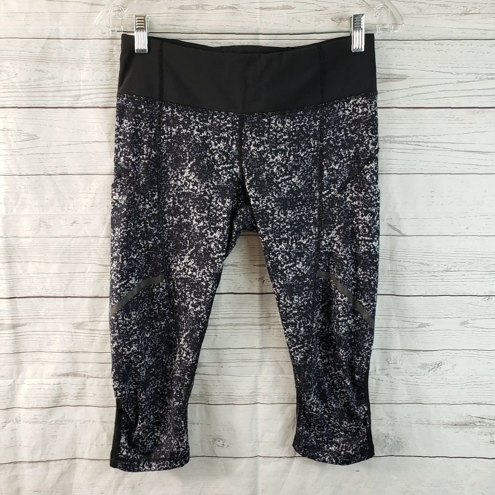 Lululemon Lululemon Womens Capri Leggings Sz 6 Black Purple Mid Rise Capri Leggings Womens 6 Black Purple Activewear Tight Legging Mens Womens Boys Girls Size 28" / US 6 / IT 42 - 2 Thumbnail