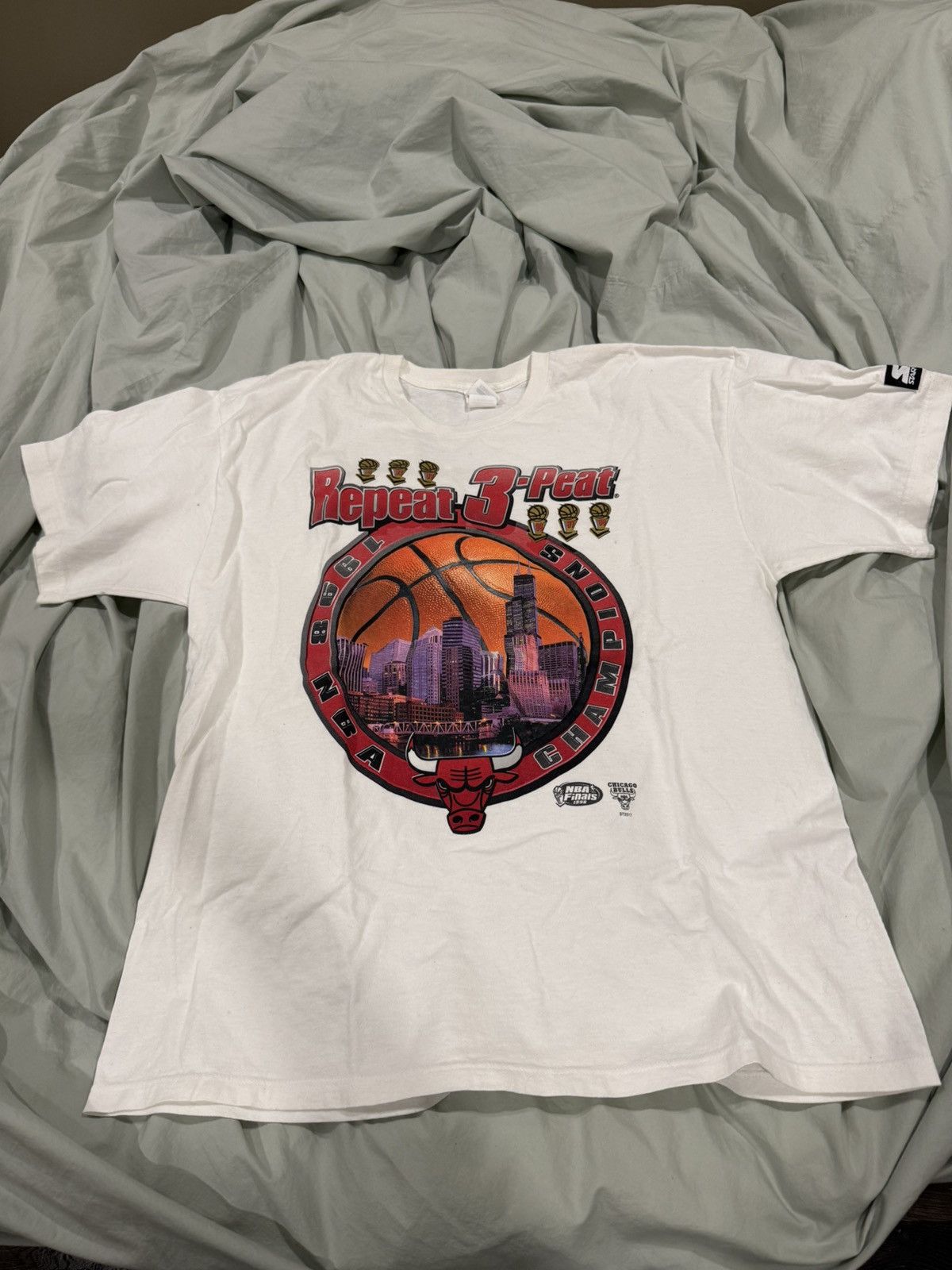 NBA chicago bulls repeat 3 peat tee Size US L / EU 52-54 / 3 - 1 Thumbnail