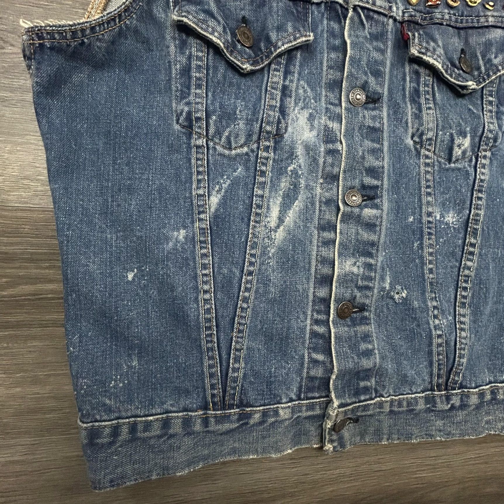 Levi's VINTAGE Levi's Denim Vest Biker Shirt Mens 44 Regular Blue 60s Patch Pins Motorcycle Leather Waistband Patch Embroidered Button Front Size US S / EU 44-46 / 1 - 3 Thumbnail