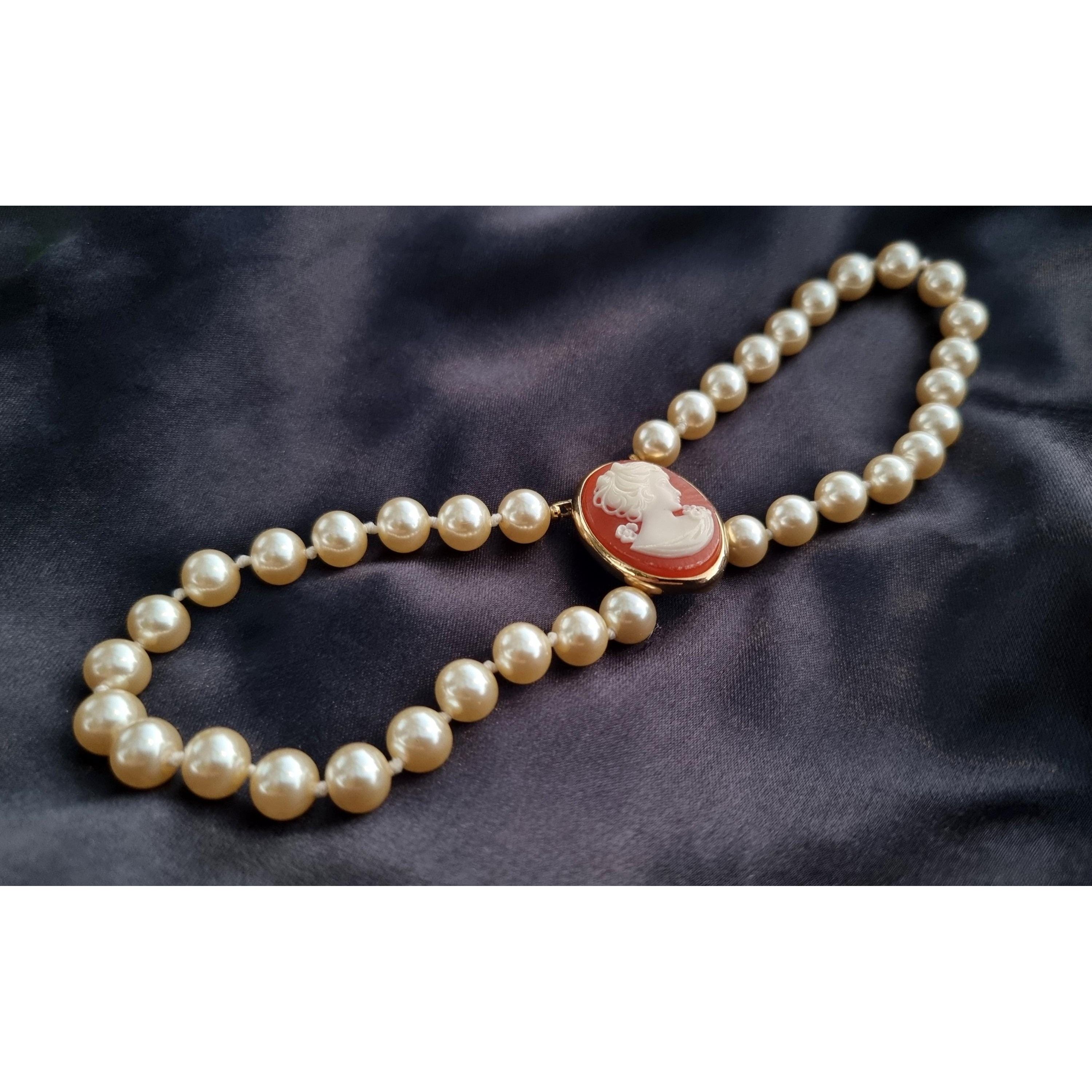 Other Rare Find Vintage RICHELIEU Signed Faux Pearls Cameo Bracele Size ONE SIZE - 3 Thumbnail