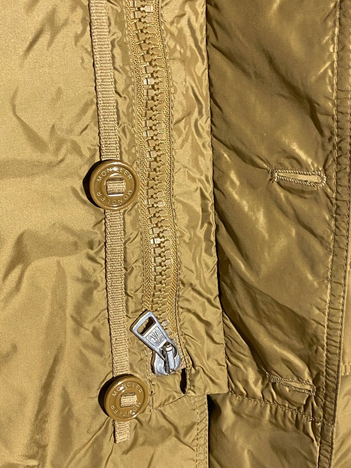 Moncler Moncler Nylon Gold Old Money Vibes Authentic Jacket Size US M / EU 48-50 / 2 - 18 Thumbnail