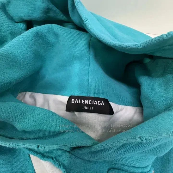 Balenciaga Balenciaga Distressed Logo Hoodie in Sky Blue. Size US XXS / EU 40 - 4 Thumbnail