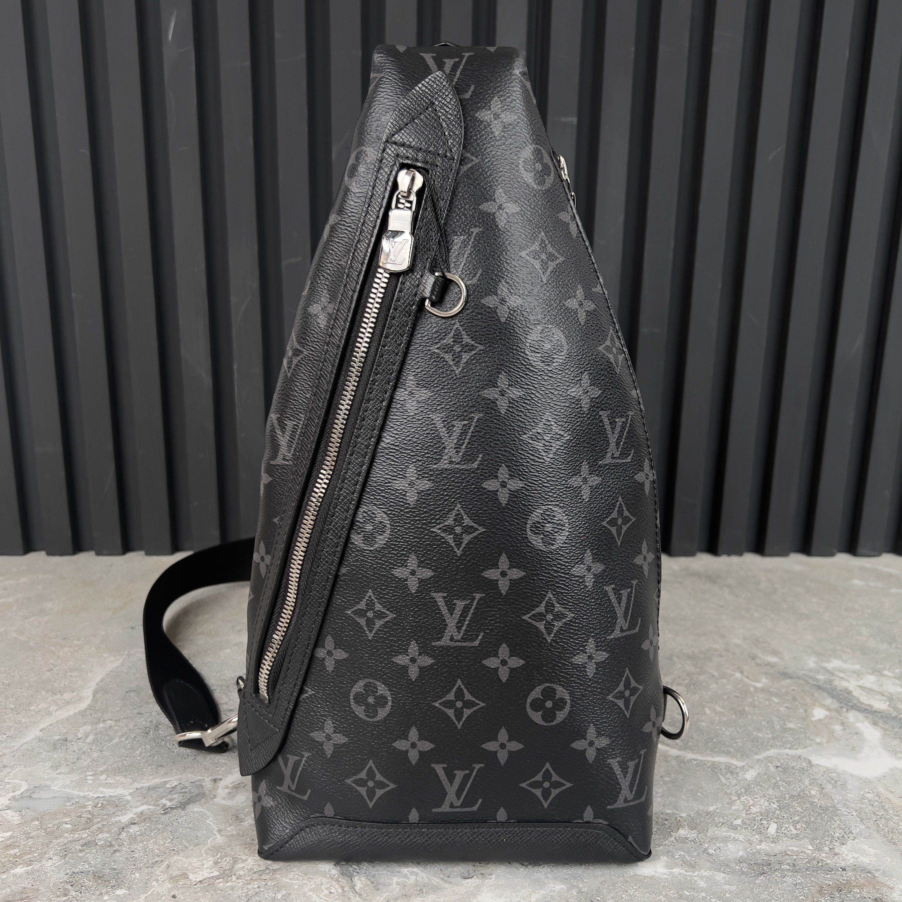 Louis Vuitton Duo Slingbag Taigarama Leather Monogram Eclipse Canvas Size ONE SIZE - 3 Thumbnail