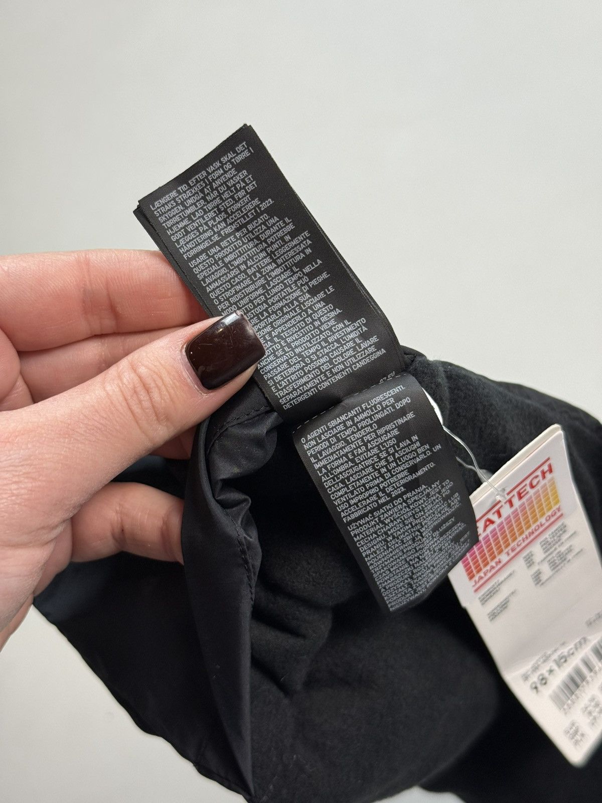 Uniqlo BNWT! Uniqlo Heattech Lined Padded Scarf Size 98X15 Cm Black Size ONE SIZE - 11 Thumbnail