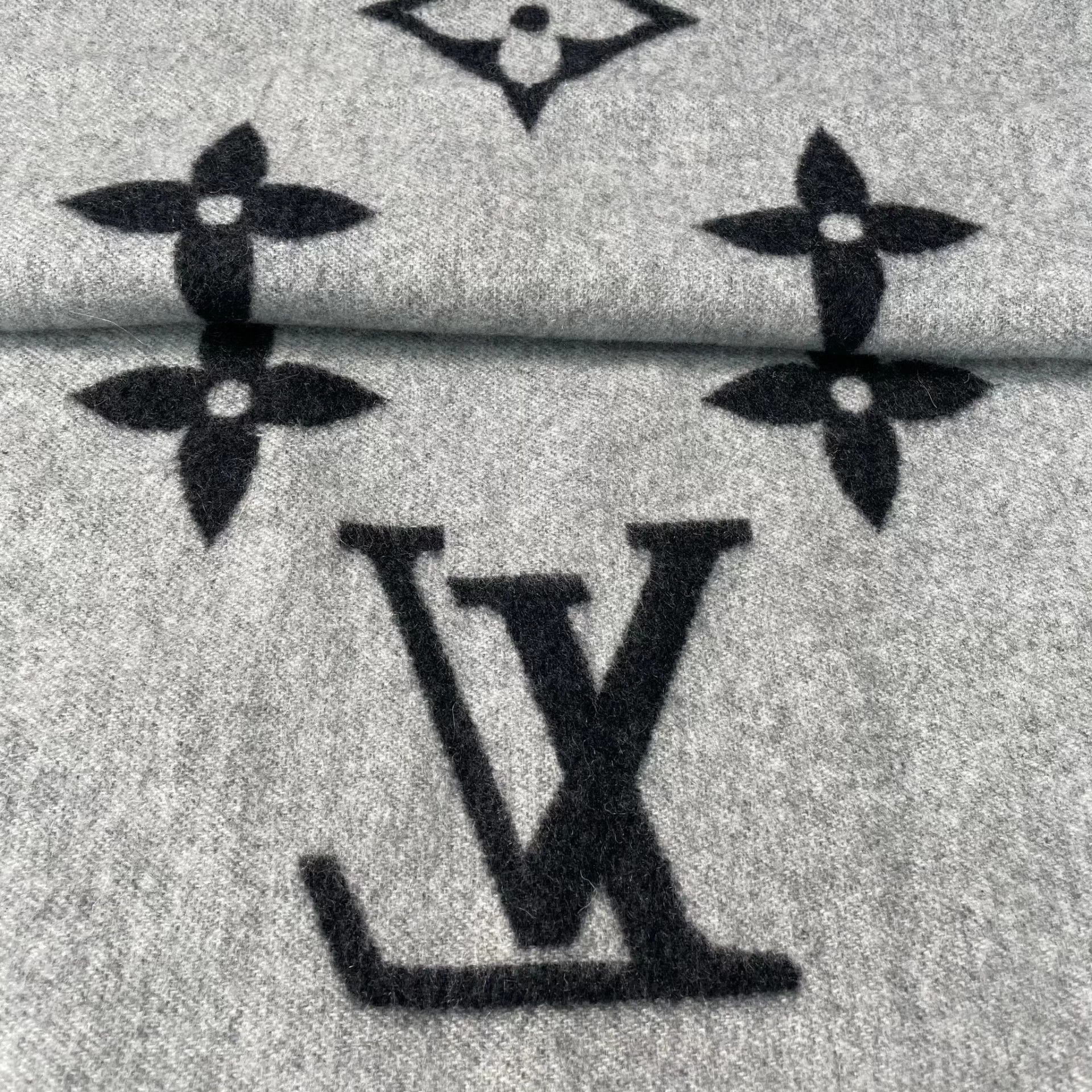 Louis Vuitton LV Black & Gray Cashmere Scarf Size ONE SIZE - 7 Thumbnail