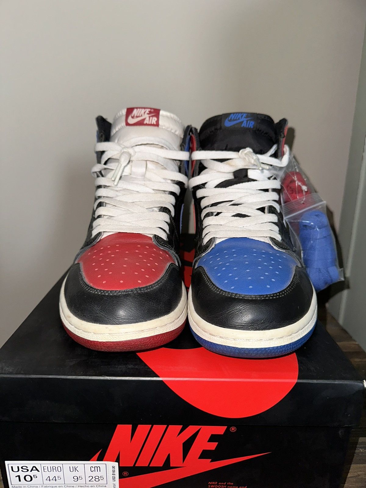 Jordan Brand Jordan 1 Retro Top 3 Size US 10.5 / EU 43-44 - 2 Thumbnail