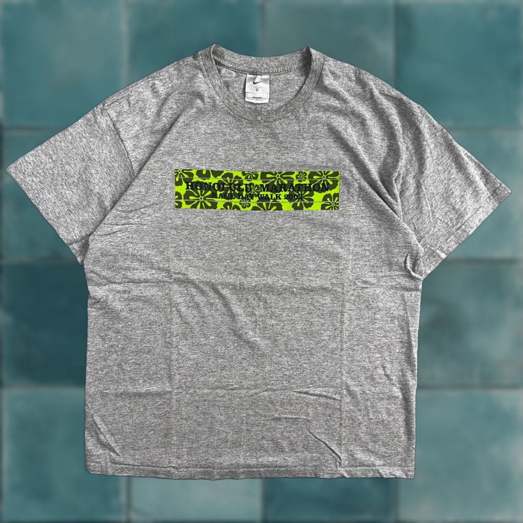 VINTAGE Nike Honolulu 2002 VTG T Shirt Silver Tag Marathon Run Floral Box Logo Y2K Men L Gray Crew Neck Short Sleeve Shirt Mens