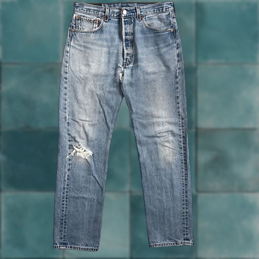 VINTAGE Levi's 501 Jeans Men 34x36 Light Blue Denim Straight 90s 34 36 Mens Regular Comfort Binary?