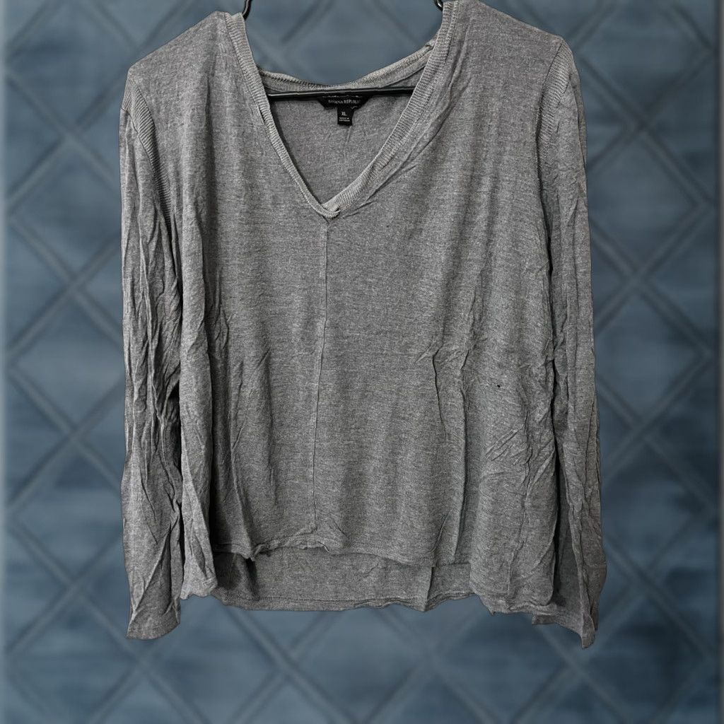 Banana Republic Banana Republic Shirt Adult XL Gray V-Neck Long Sleeve Stretch Cotton Knit Mens Size US XL / EU 56 / 4 - 1 Thumbnail