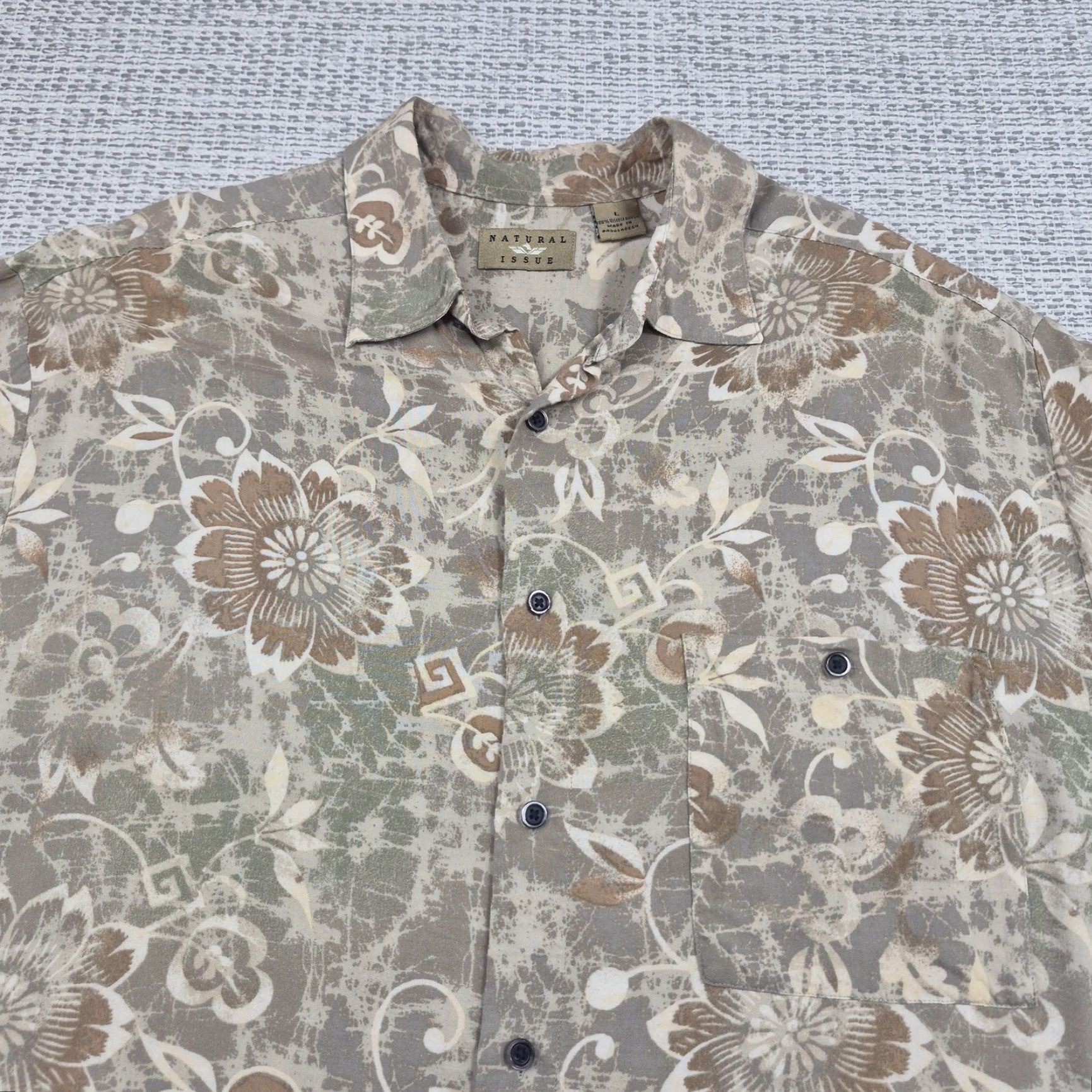 ALOHAS VINTAGE is not applicable; produce title: Natural Issue Button Up Shirt Mens Large Beige Hawaiian Aloha Floral Rayon Shirt Size US L / EU 52-54 / 3 - 4 Thumbnail