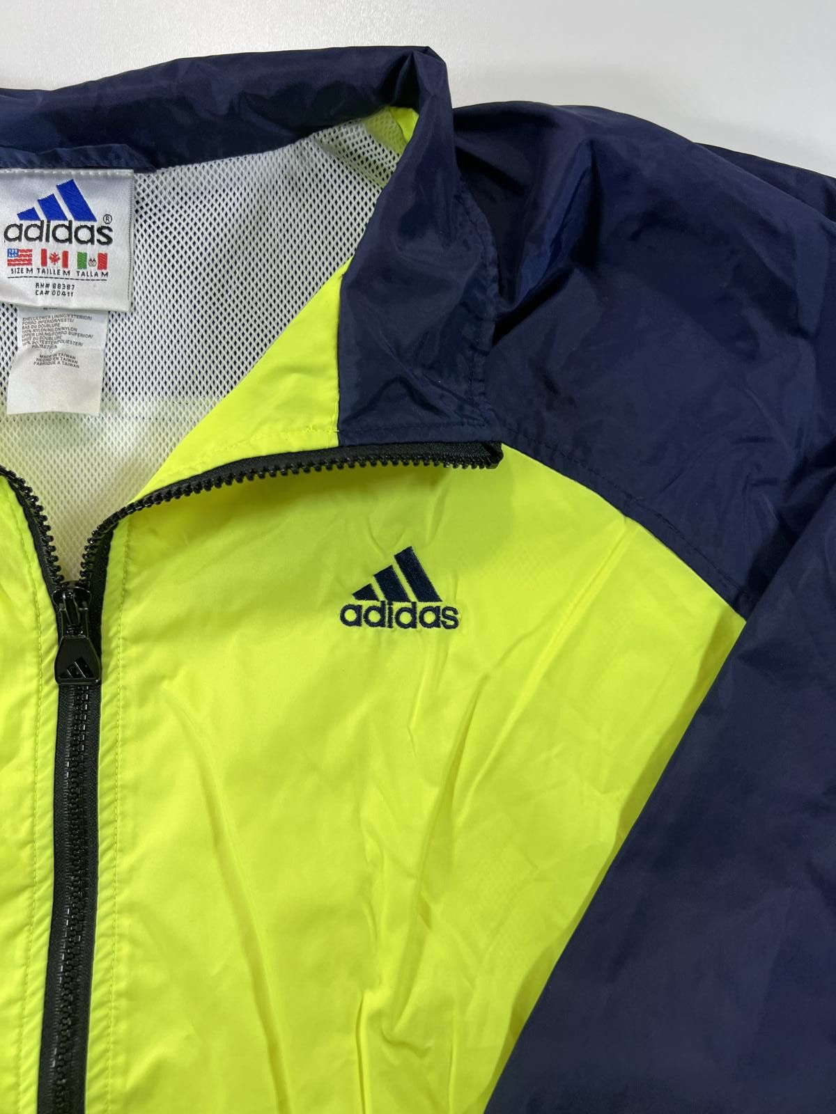Adidas Vintage Adidas Men's Windbreaker Jacket Yellow Navy Size M Size US M / EU 48-50 / 2 - 2 Thumbnail