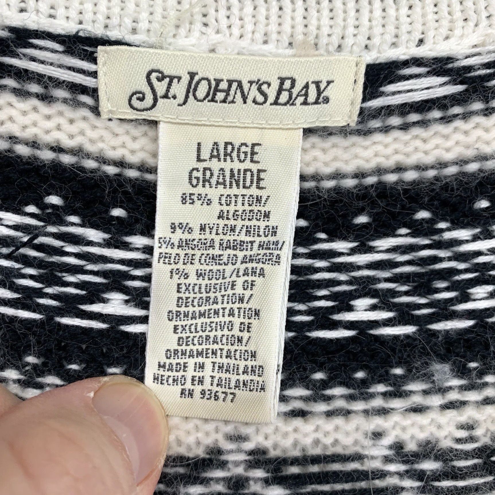 Vintage St. John's Bay Black & White Fair Isle Knitted Pullover Sweater Large V-Neck Long Sleeve Womens Christmas Casual Size L / US 10 / IT 46 - 5 Thumbnail