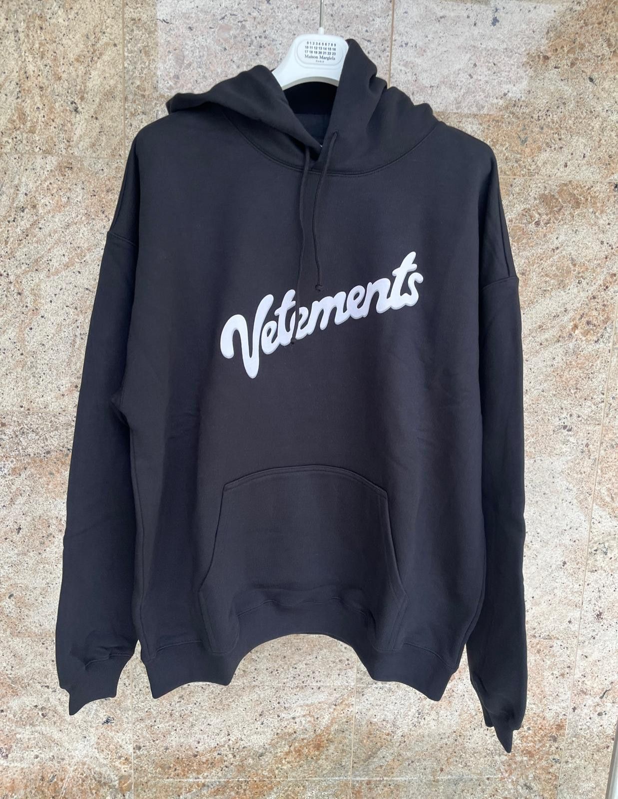 Vetements Sweet Logo Hoodie in Black Size US S / EU 44-46 / 1 - 4 Thumbnail