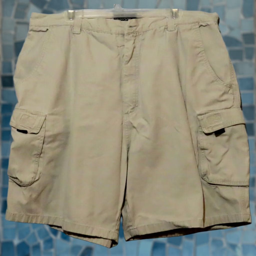 Vintage Field & Stream Men's Khaki Cargo Shorts 7" Inseam Size 40 Beige Nylon Cargo Pocket Flat Front Regular Waist 7" Inseam Summer Outdoor Mens Size US 40 / EU 56 - 1 Thumbnail