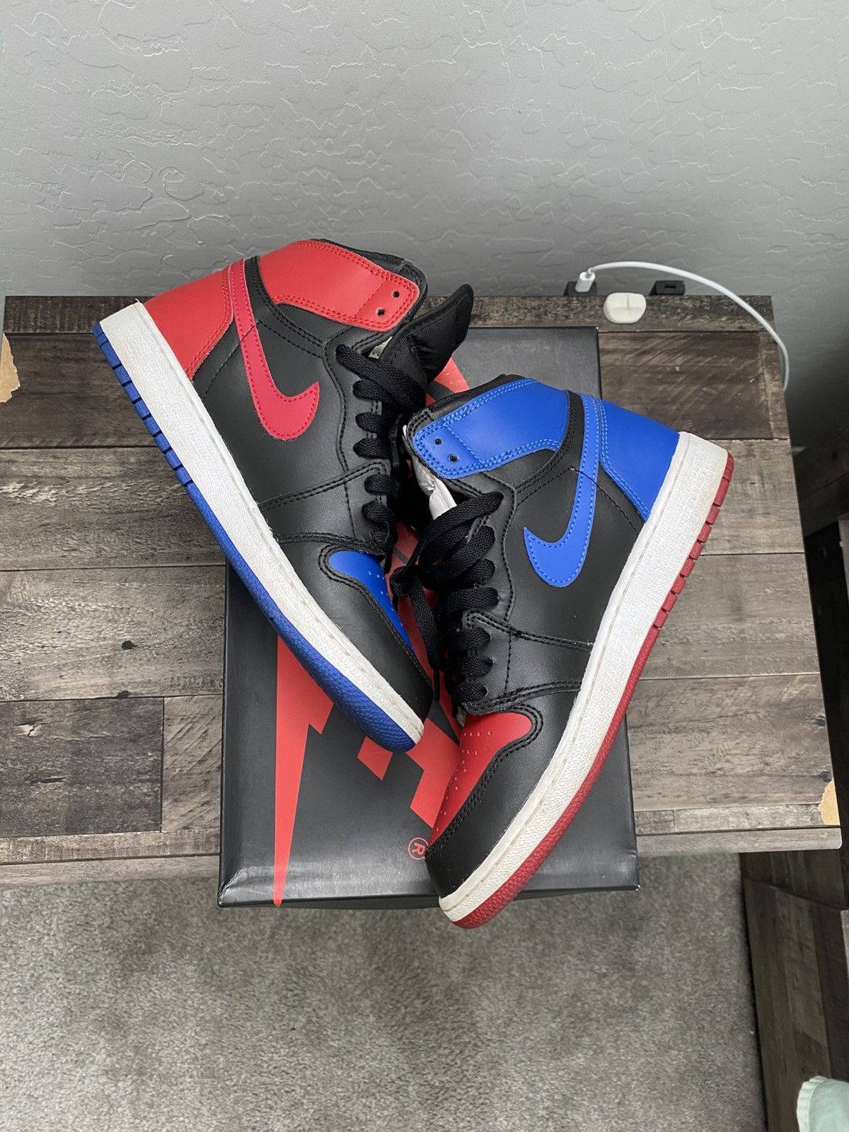 Jordan Brand Jordan 1 Top 3 Size US 6 / EU 39 - 2 Thumbnail