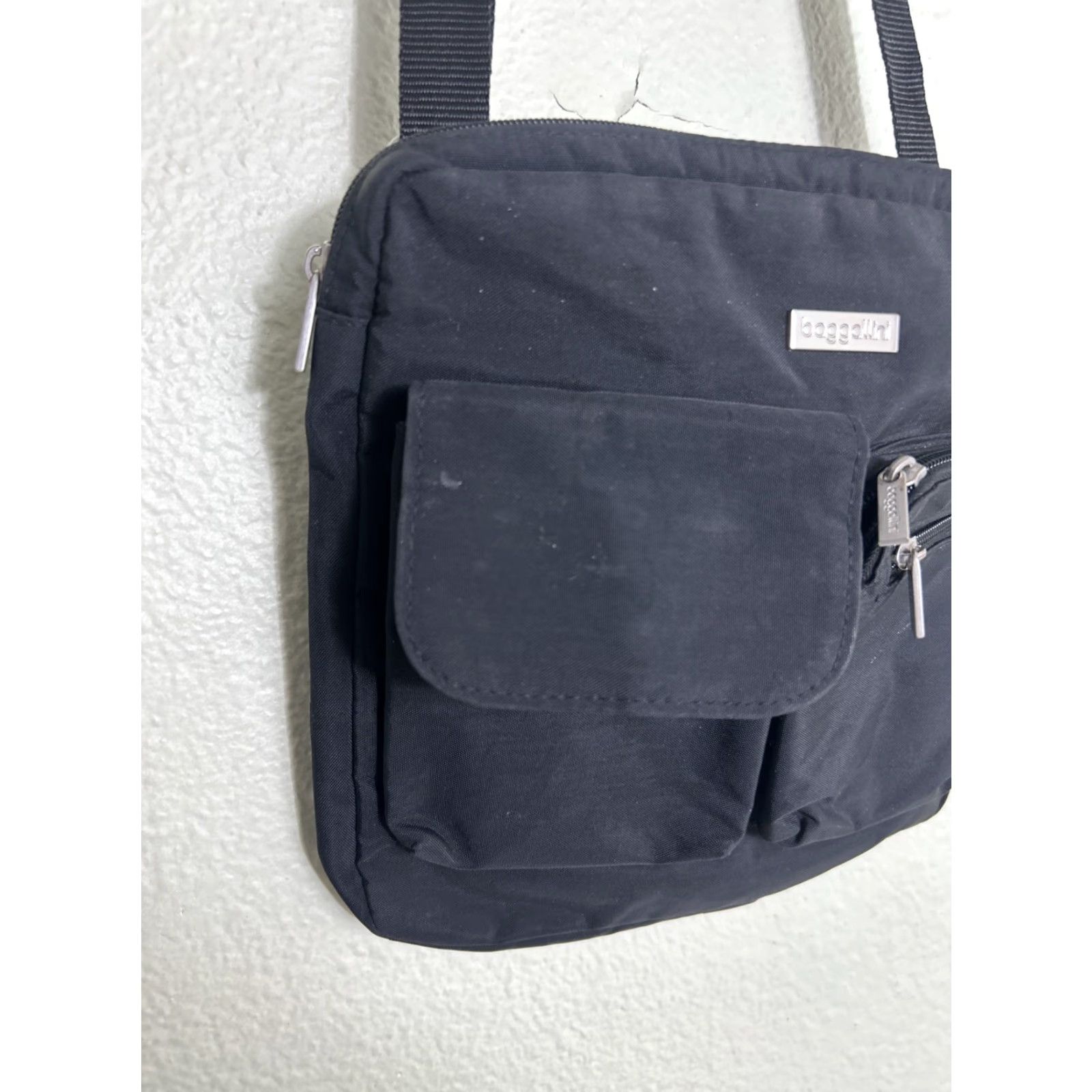 Vintage VINTAGE Baggallini Crossbody Bag Black Small Womens Small Nylon Snap Flaw Broken Snap 10x10x1 Size ONE SIZE - 3 Thumbnail