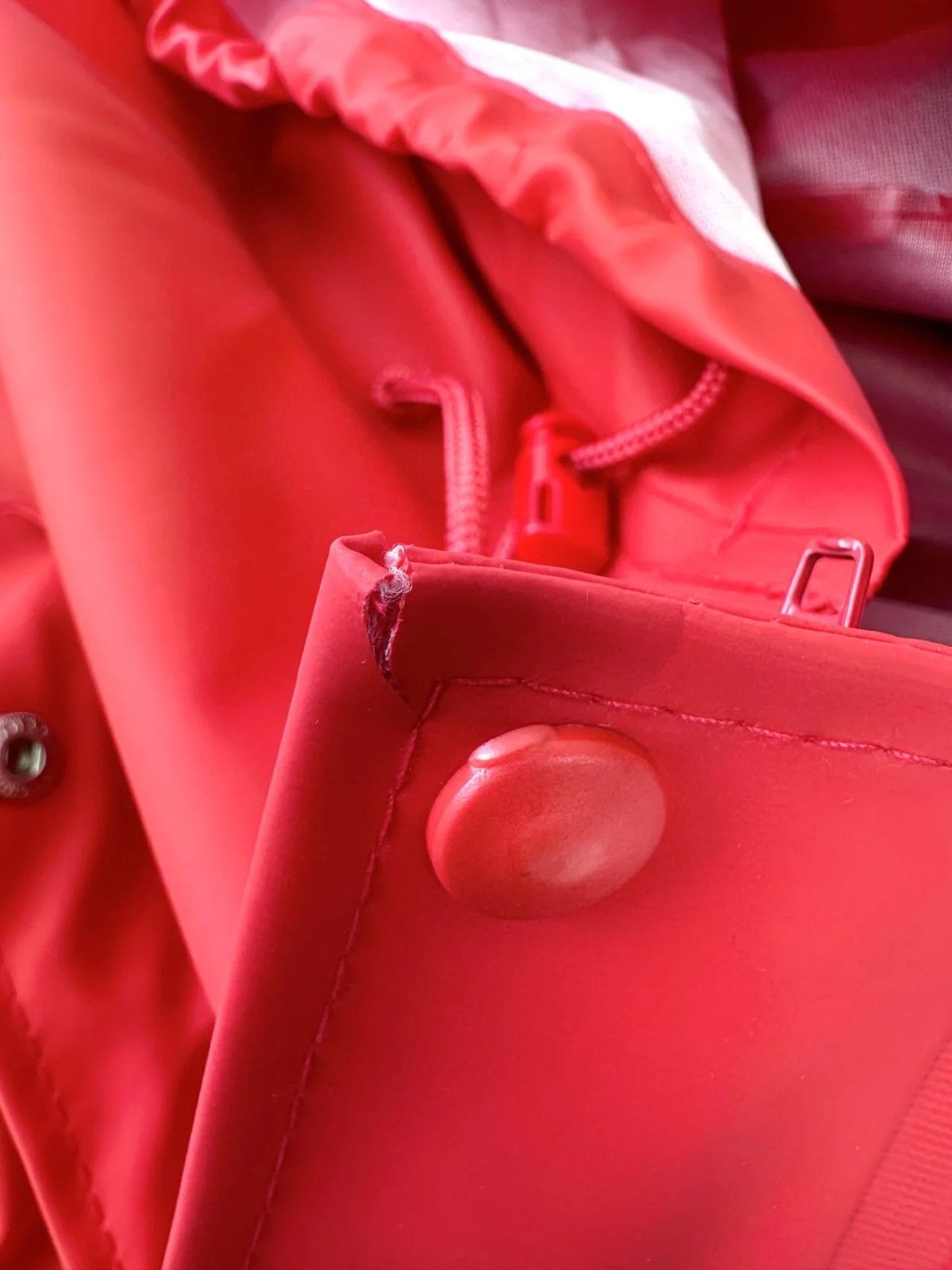 Vetements Red Raincoat Size US S / EU 44-46 / 1 - 7 Thumbnail