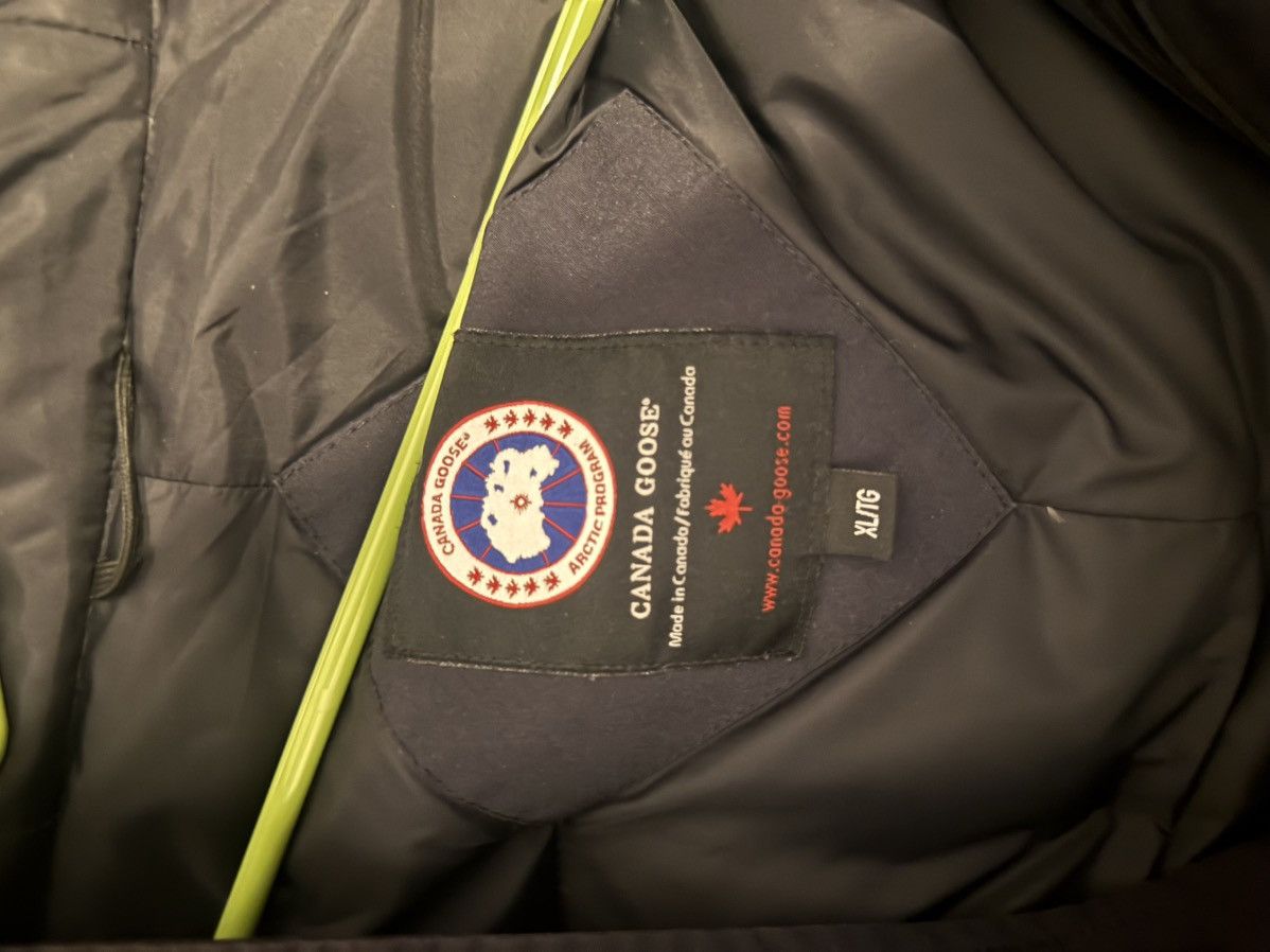 Canada Goose Canada goose jacket size xl with special badge Size US XL / EU 56 / 4 - 3 Thumbnail
