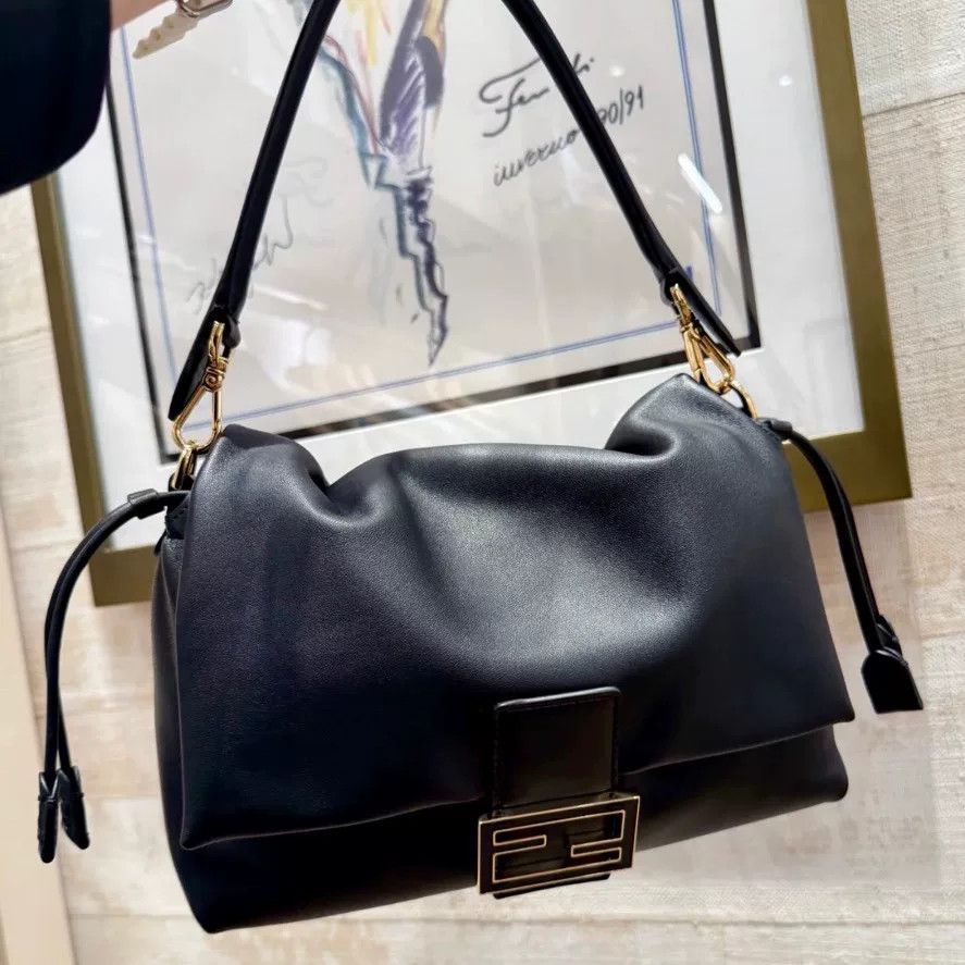 Fendi Pre-loved Bag Very good condition Size ONE SIZE - 1 Thumbnail