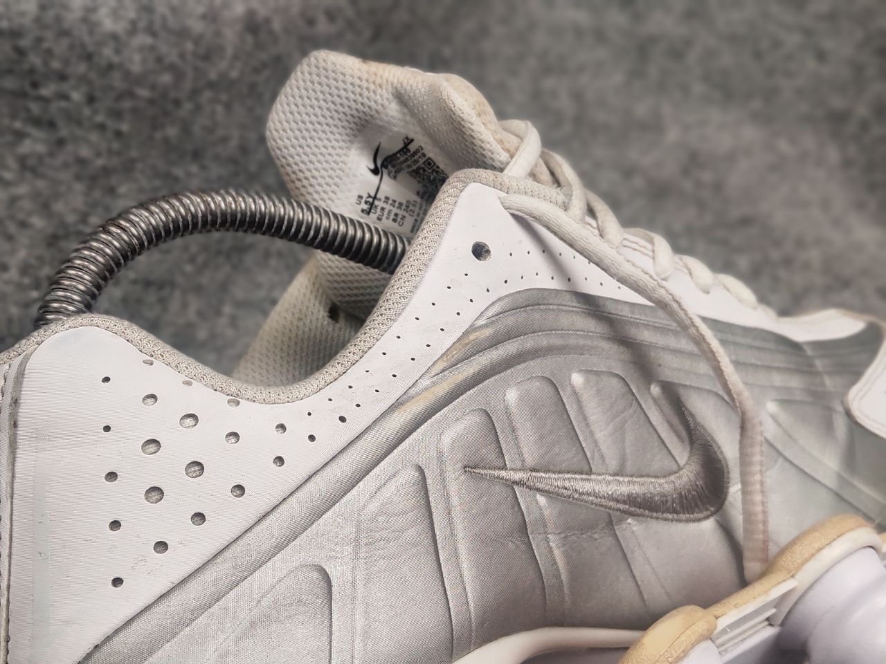 Nike Nike Shox R4 White Metallic Vintage Y2K Style Sneakers shoes Size US 5.5 / IT 35.5 - 15 Thumbnail