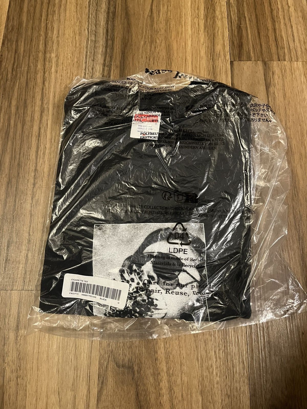 Supreme Supreme Cigarettes/Christmas Tee Medium New Size US M / EU 48-50 / 2 - 2 Thumbnail