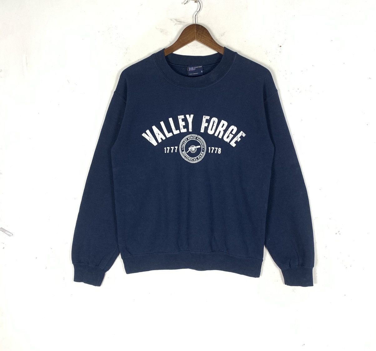 Vintage vintage MV Sports Valley Forge Military Academy Sweatshirt Size US M / EU 48-50 / 2 - 1 Thumbnail