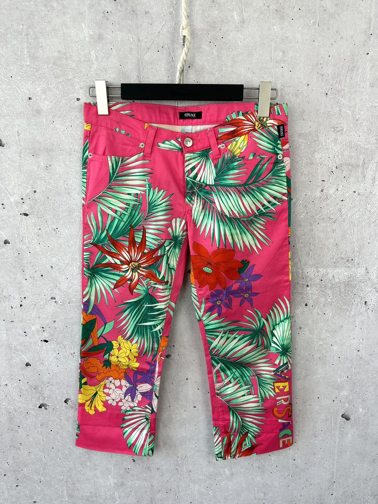 Versace Jeans Couture × Vintage Vintage Versace Jeans Couture Tropical Plants Cropped Pants Size 28" / US 6 / IT 42 - 1 Thumbnail