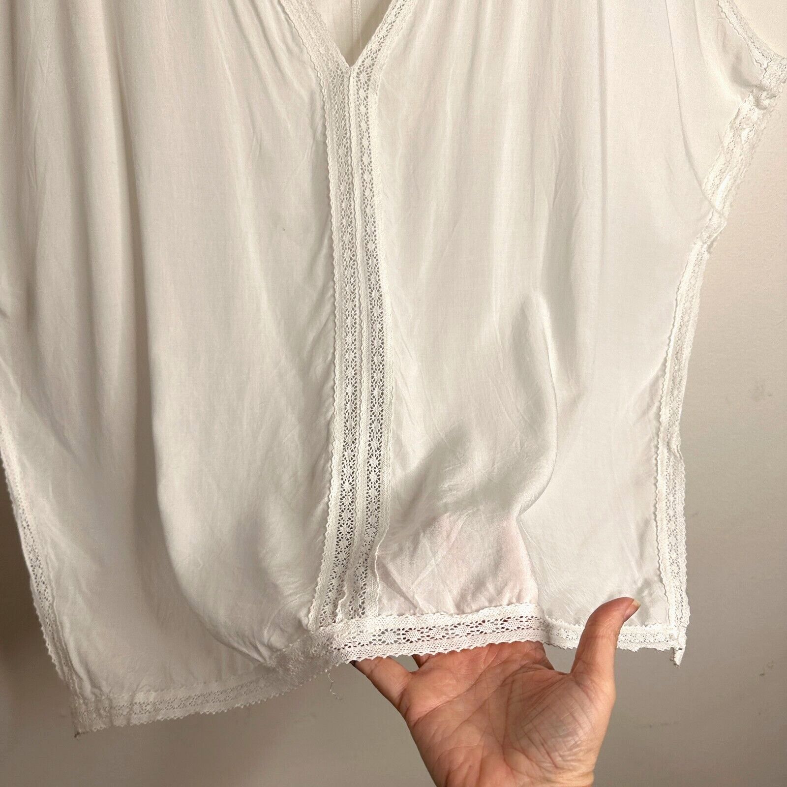 Other Himone White Sleeveless V-Neck Crochet Top Beach Coverup OS Size ONE SIZE - 4 Thumbnail